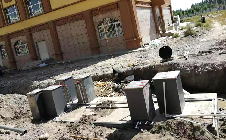 新疆阿克陶地區(qū)AO一體化污水處理設(shè)備安裝現(xiàn)場圖(圖3)