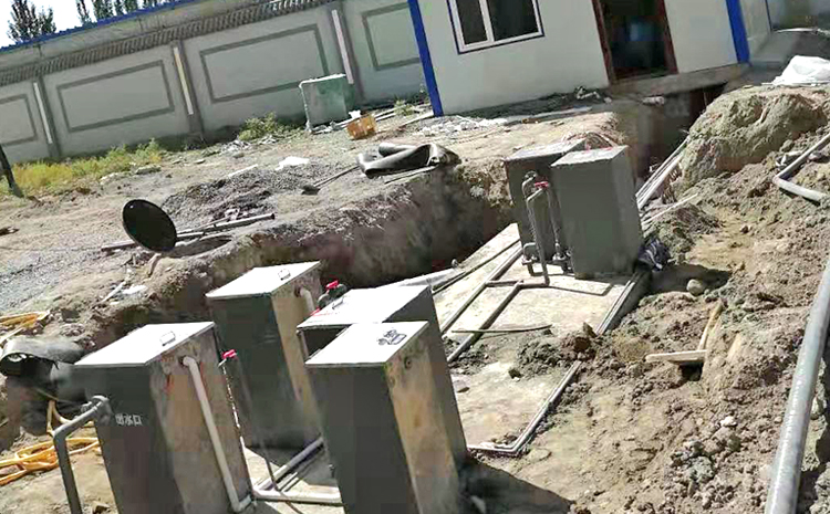 新疆阿克陶地區(qū)AO一體化污水處理設(shè)備安裝現(xiàn)場圖(圖4)