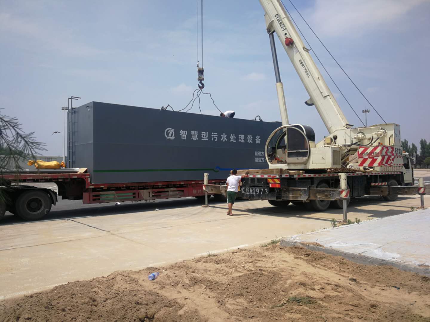 河南高速服務(wù)區(qū)污水處理設(shè)備安裝中(圖3)